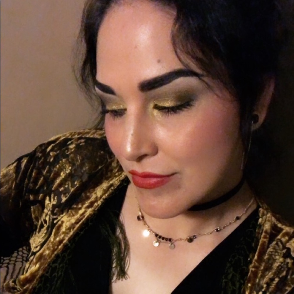 Meet your Posher, Esther